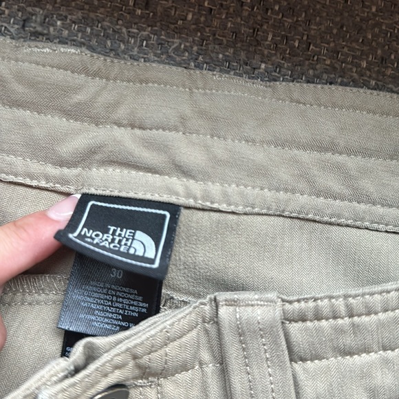 Men’s Northface Shorts - Picture 3 of 3